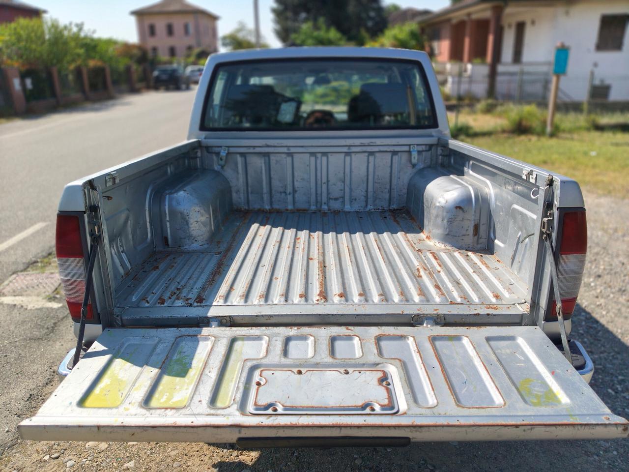 Nissan Navara Double Cab 2.5 td 133cv