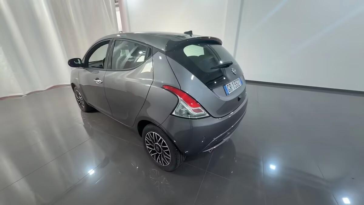 Lancia Ypsilon 1.0 FireFly 5 porte S&S Hybrid Platino
