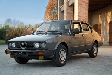 Alfa Romeo Alfetta INIEZIONE QUADRIFOGLIO ORO - ALF00234