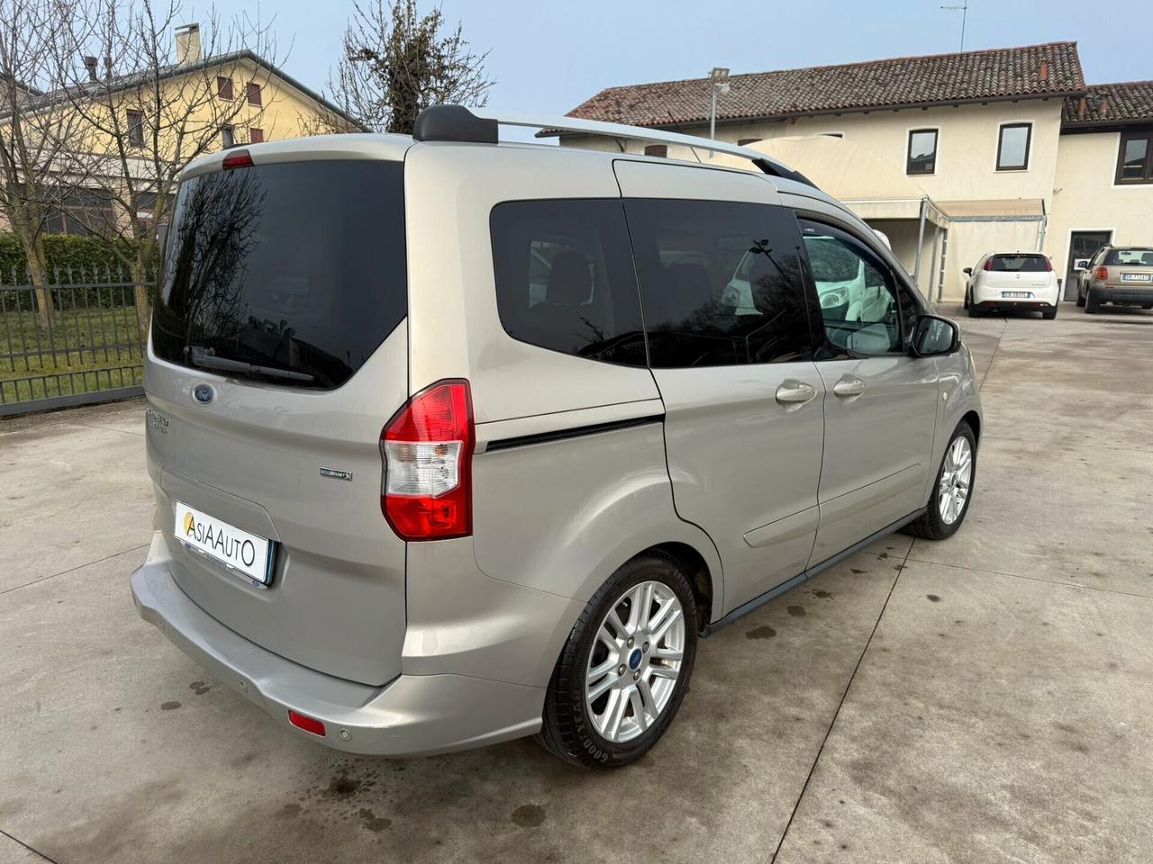 Ford Tourneo Courier 1.0 EcoBoost 100 CV Titanium