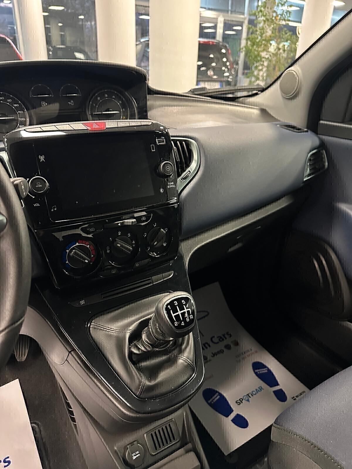 Lancia YPSILON 1.0 Platino 2024 KM AZIEND TELECAMERA