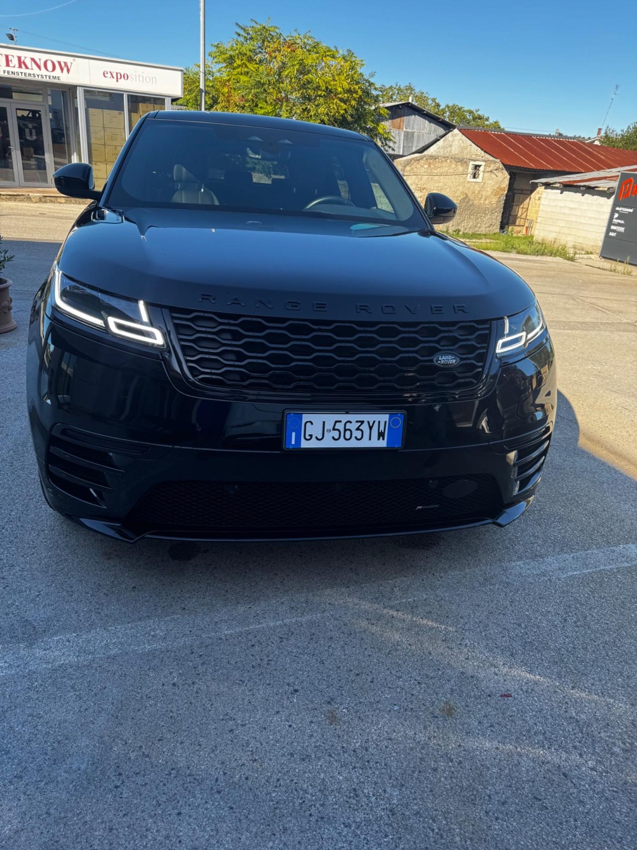 Land Rover Range Velar Total black