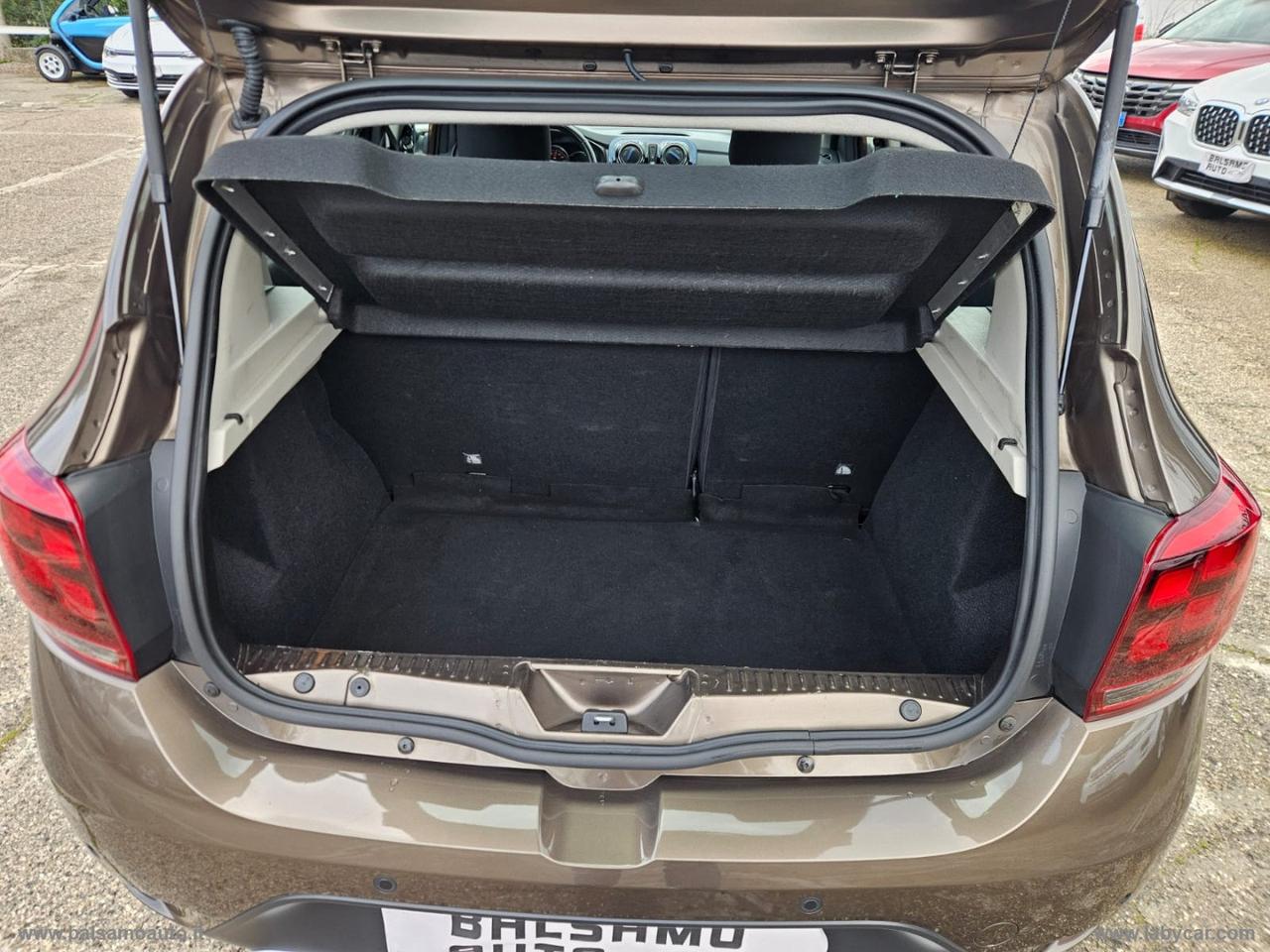 DACIA SanderoStepway1.0TCe100 ECO-G 15th Anniv