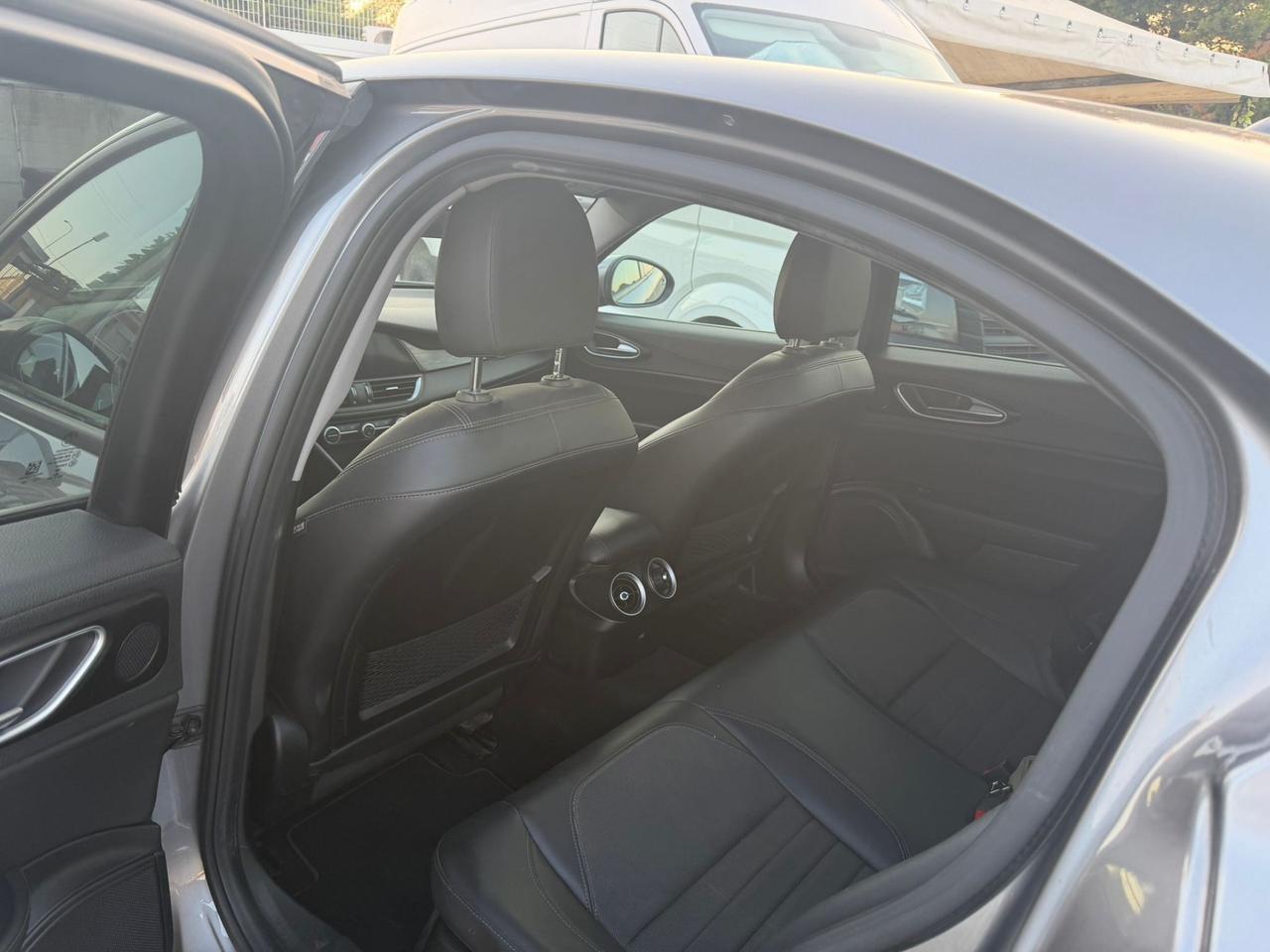Alfa Romeo Giulia 2.2 180 CV AT8 Sport garanzia12