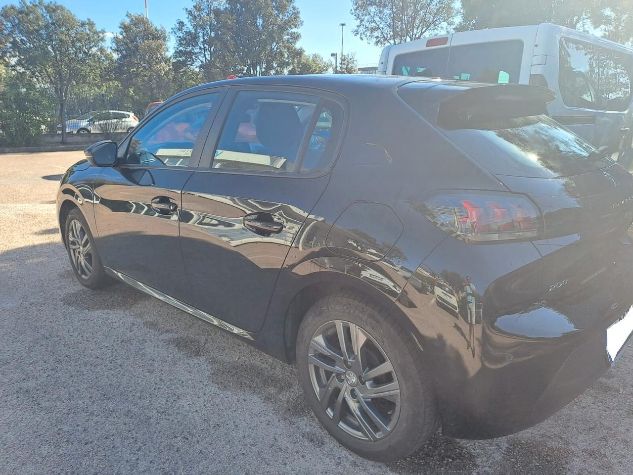 Peugeot 208 2022 garantita 12 mesi