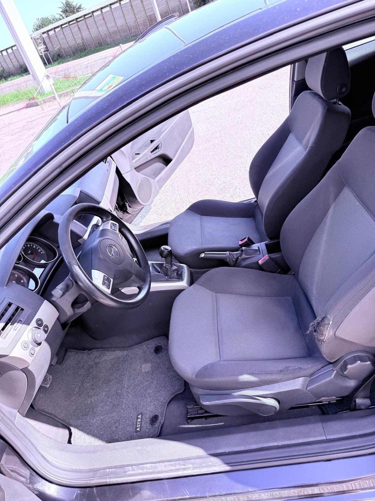 Opel Astra GTC 1.3 CDTI 3 porte Ok neopatentati