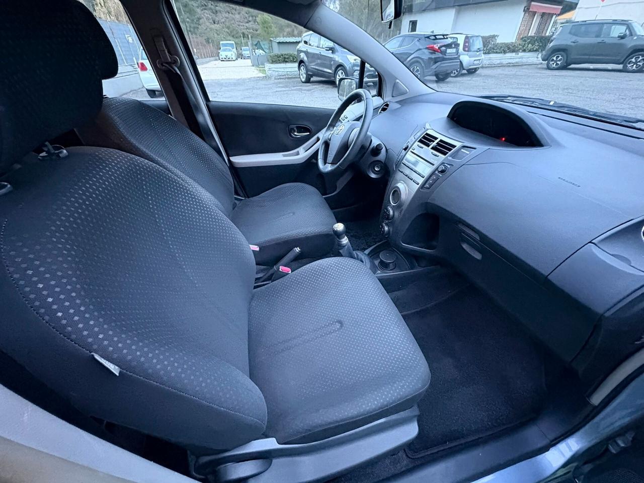 Toyota Yaris 1.0 5 porte Sol