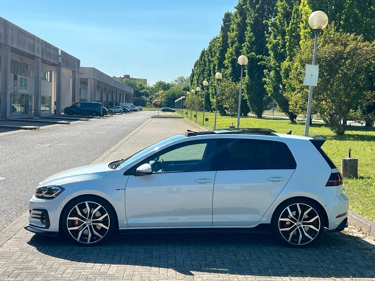 Volkswagen Golf GTI Performance 2.0 245 CV TSI DSG 5p.