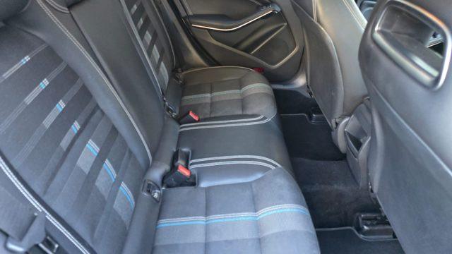 MERCEDES-BENZ CLA 200 d Automatic Business