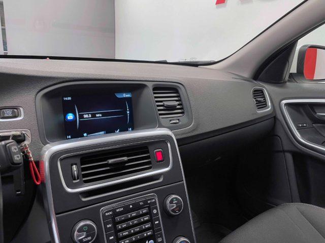 VOLVO V60 2.0 D2 MOMENTUM