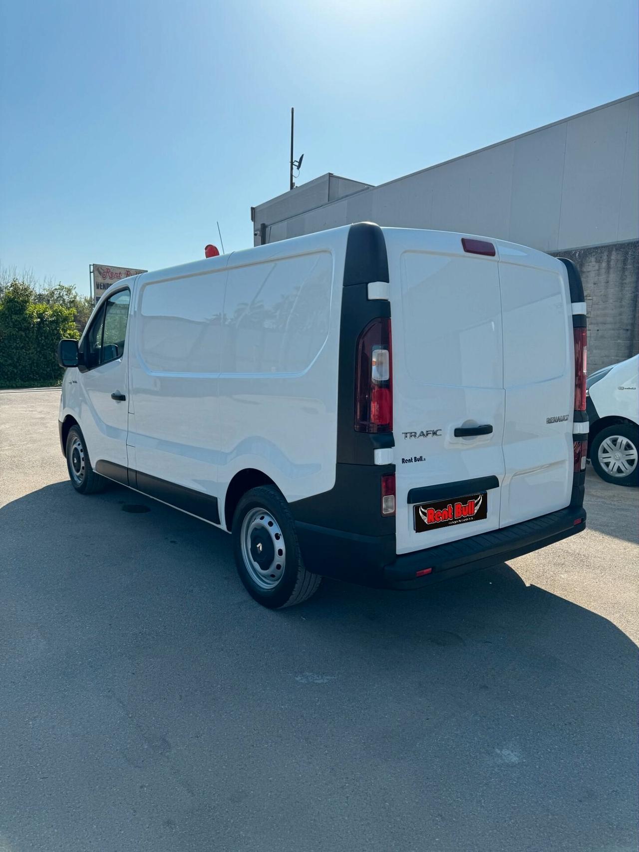 RENAULT TRAFIC FURGONATO LH1 120 CV. PASSO MEDIO TETTO MEDIO