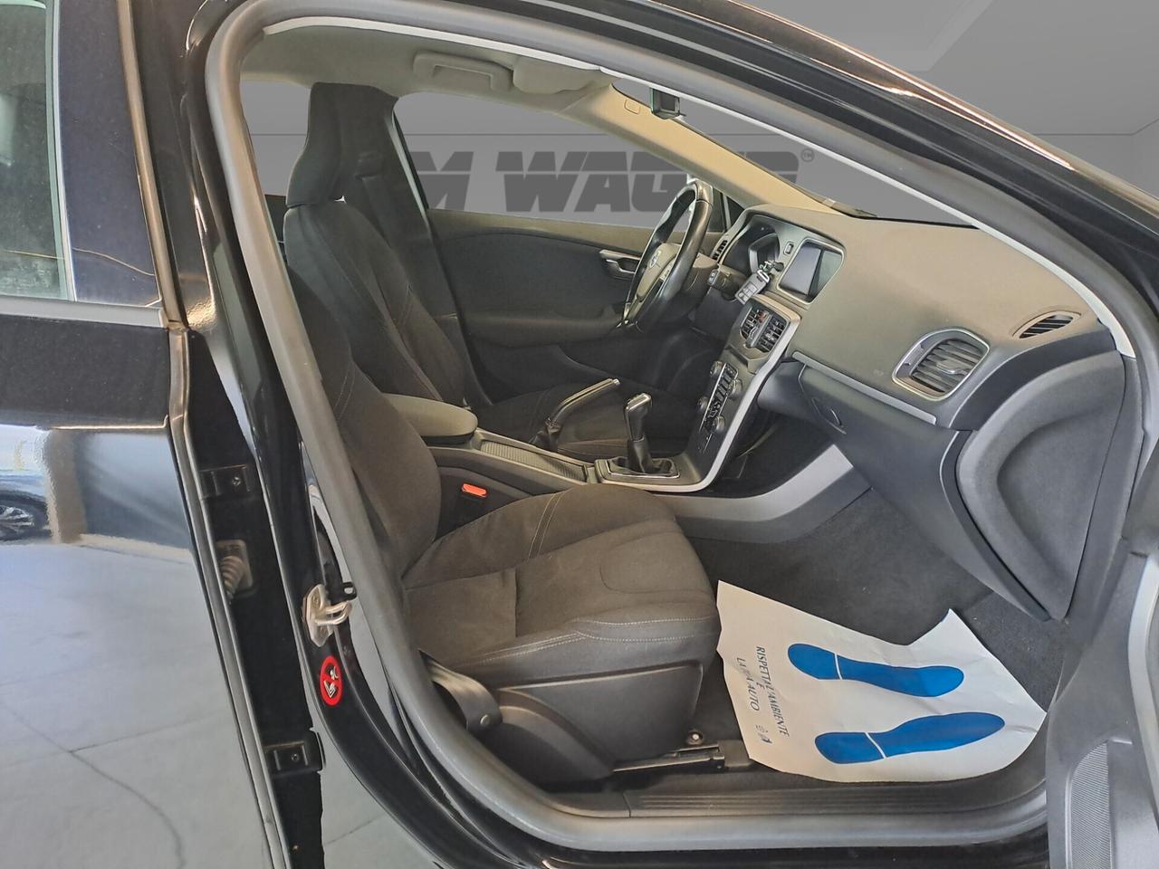 Volvo V40 D2 1.6 - NEOPATENTATI