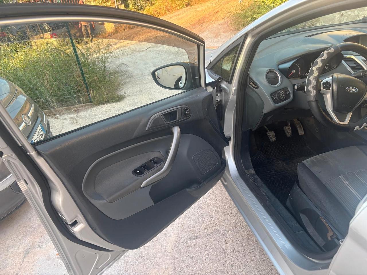 Ford Fiesta 1.4 5 porte Bz.- GPL Titanium