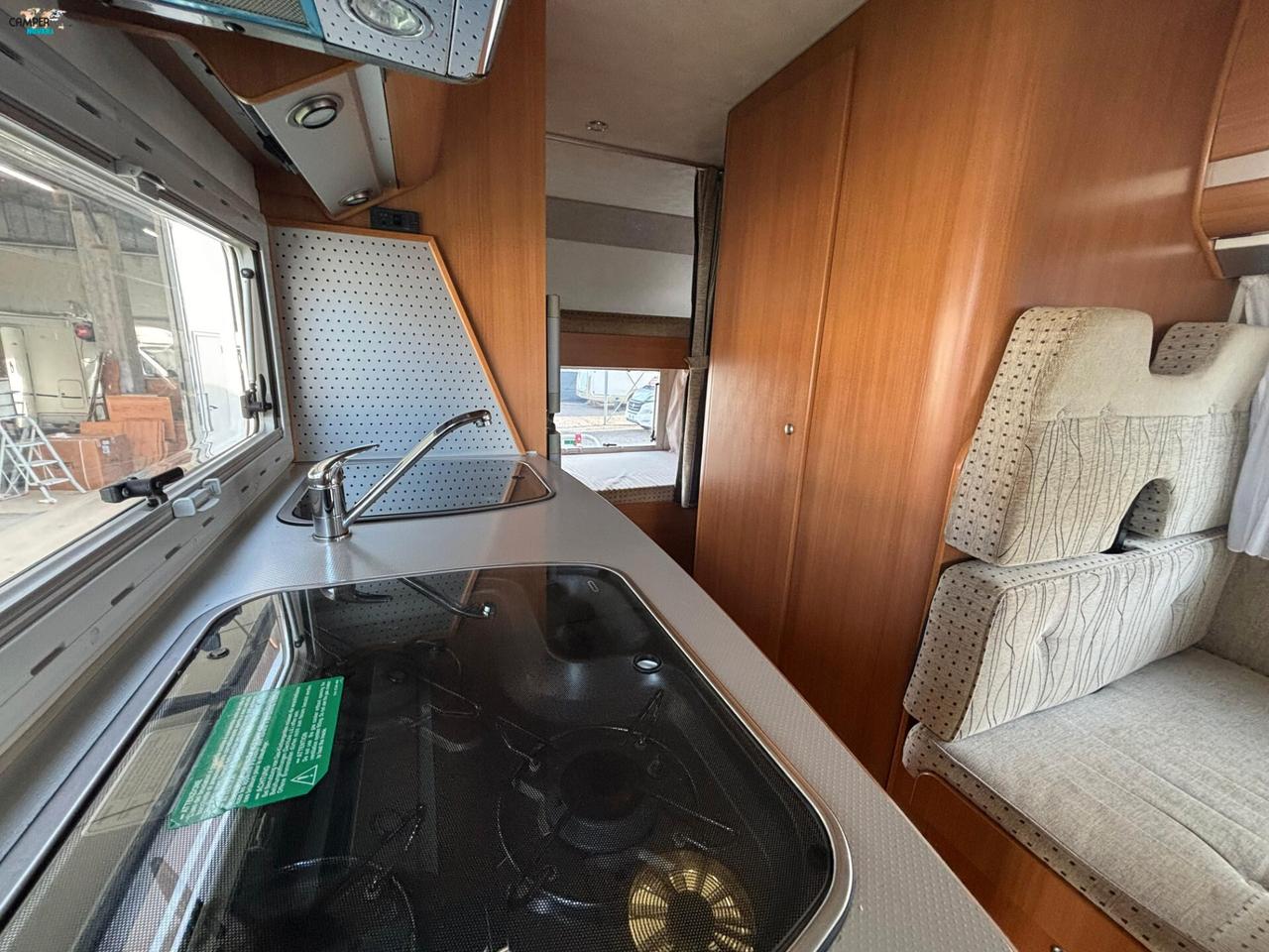 Mobilvetta TOP DRIVER S 70 - Mansardato compatto con letti a castello in coda