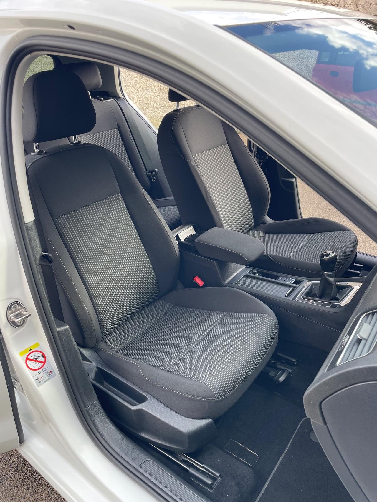 VOLKSWAGEN GOLF 7.5 1.6 TDI 90 CV SPORT DAL NORD ITALIA ADATTA PER NEOPATENTATI