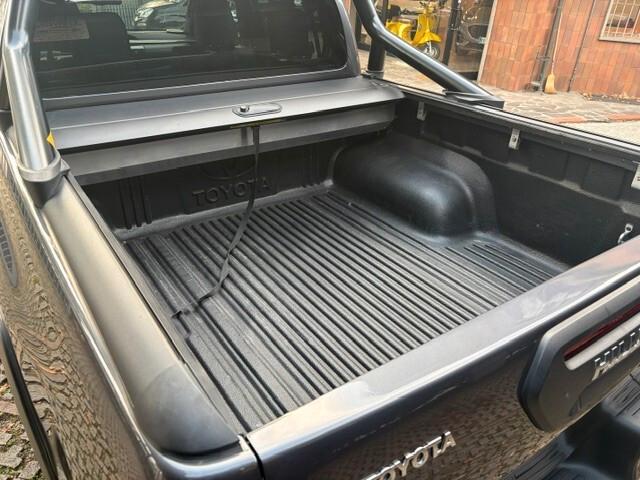 Toyota Hilux 2.4 D-4D A/T 4WD 4 porte Double Cab Invincible