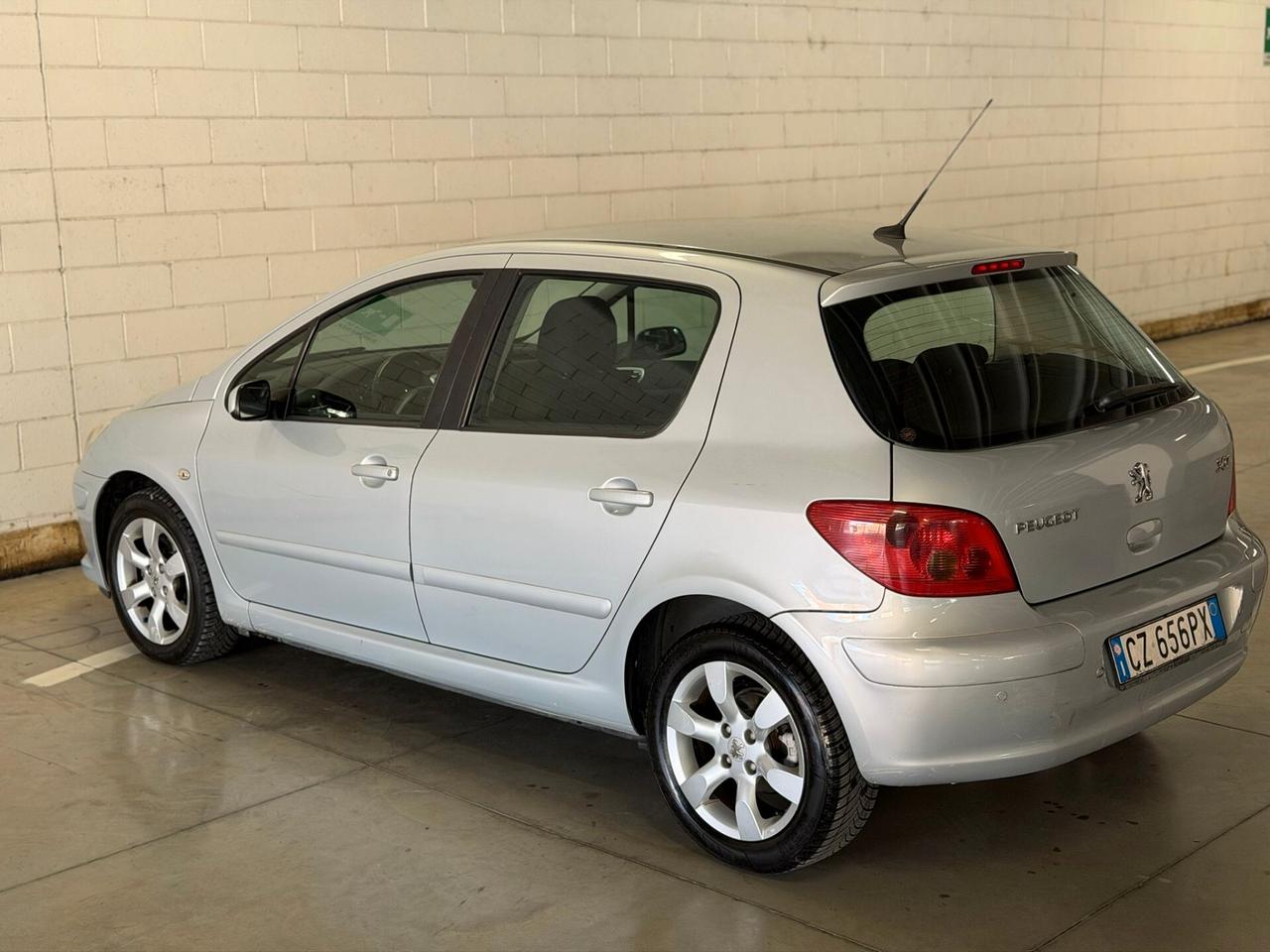 Peugeot 207 1.6 109CV 5p. XSI