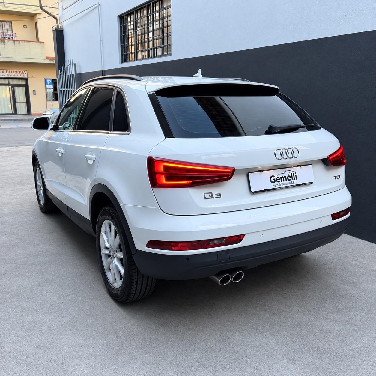 Audi Q3 2.0 TDI 120 CV Business Sport