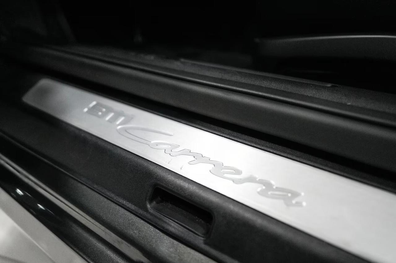 Porsche 992, 911 Coupe 3.0 Carrera auto, sedili sportivi