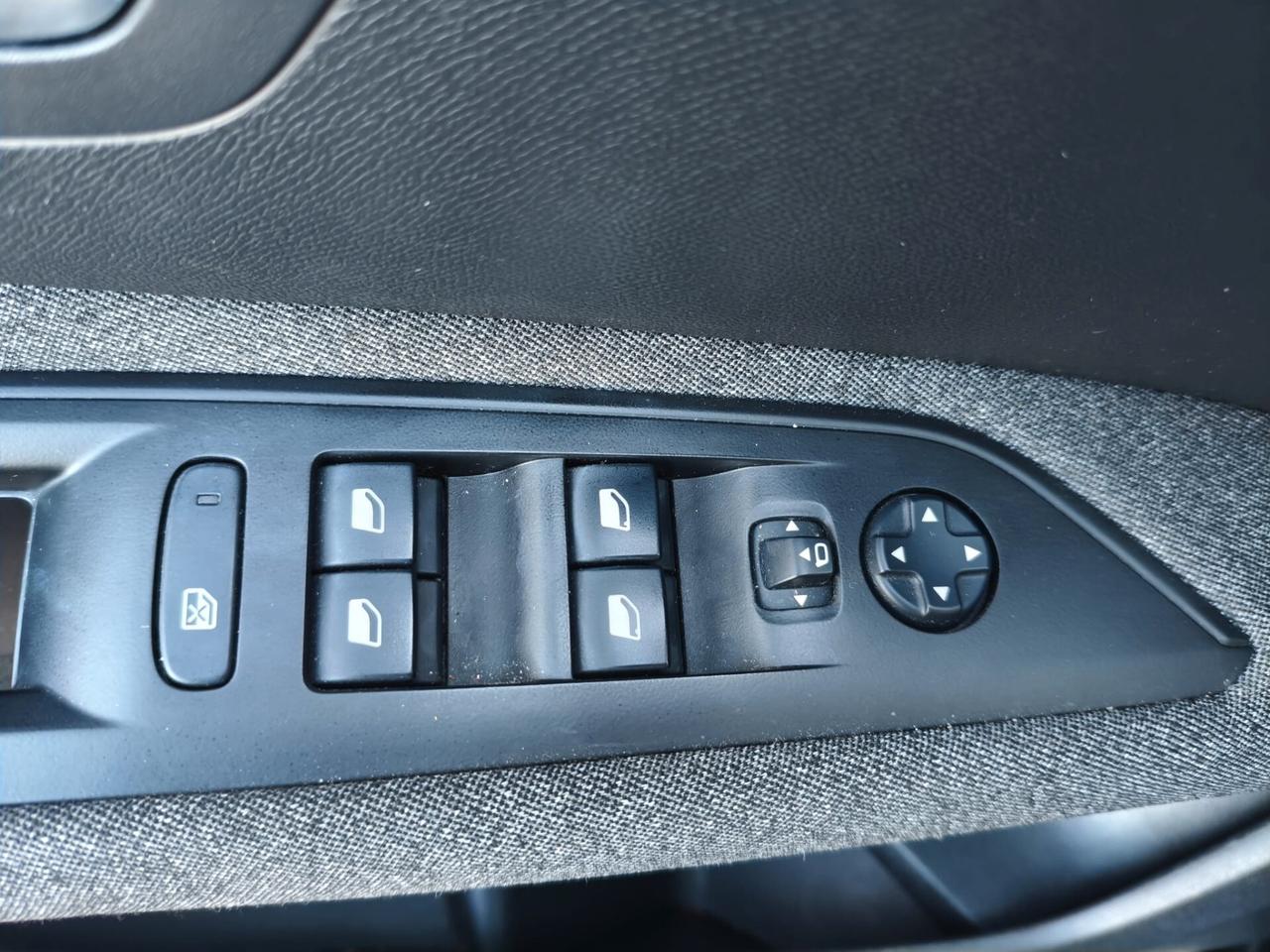 Peugeot 3008 BlueHDi 130 S&S EAT8 Business