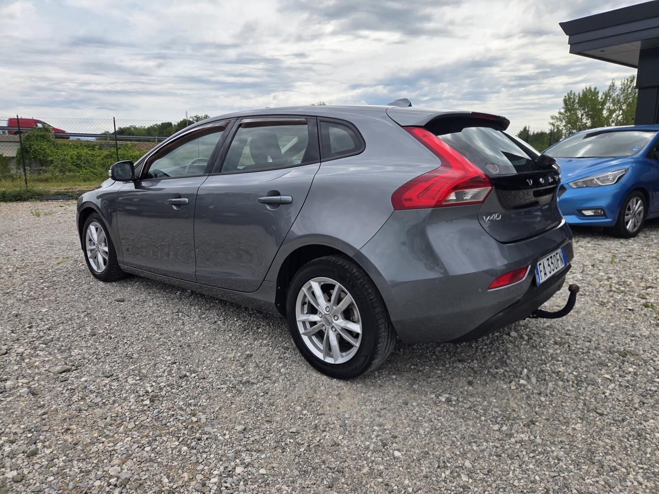 VOLVO V40 1.6 DIESEL DEL 2015 CON 130.000KM