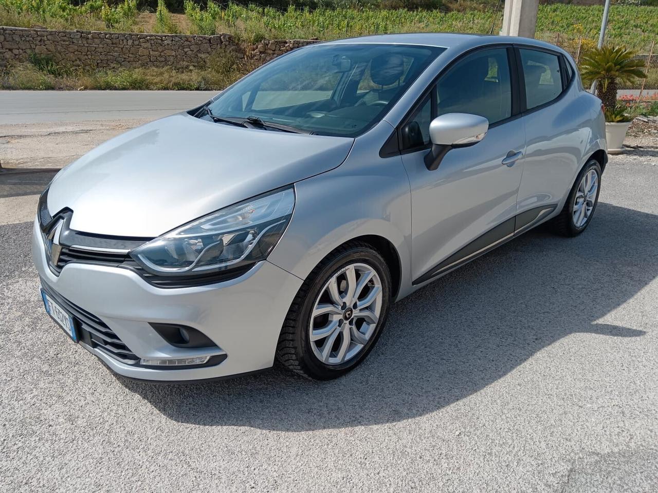 Renault Clio dCi 8V 90 CV EDC 5 porte Moschino Intens CAMBIO AUTOMATICO