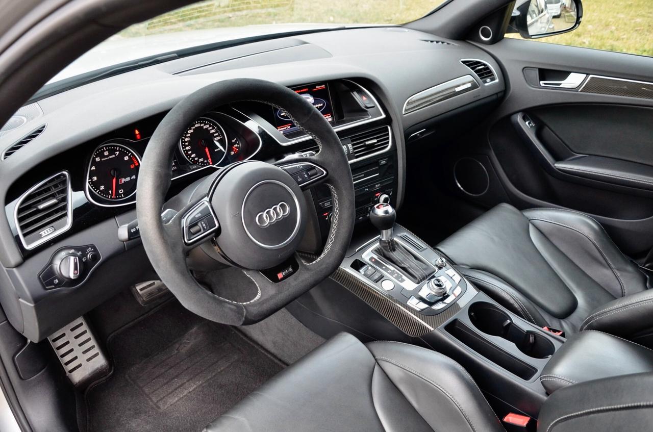AUDI RS4 AVANT 4.2 V8 QUATTRO 450cv S-TRONIC, CRONOLOGIA SERVICE COMPLETA, CARBOCERAMICA, SEDILI GUSCIO, DIFFERENZIALE SPORTIVO, DRC, SCARICO SPORTIVO, BANG & OLUFSEN, 20", PERMUTE