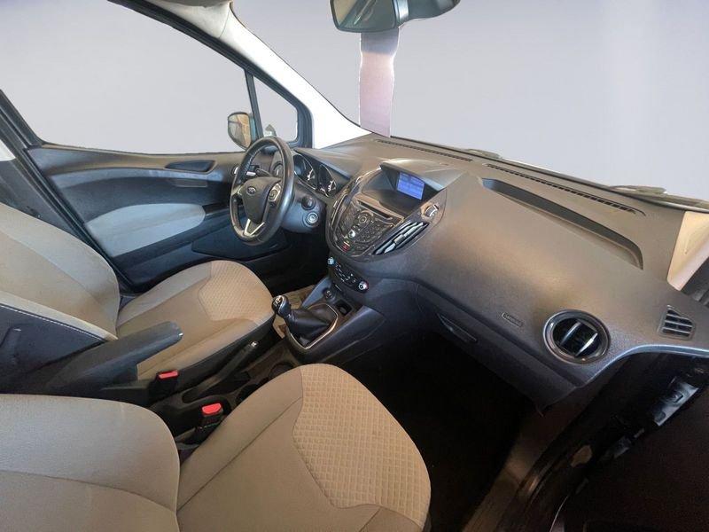 Ford Tourneo Courier 1.5 TDCI 75CV Titanium