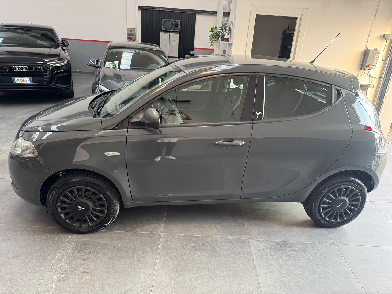 Lancia Ypsilon 0.9 TwinAir 85 CV 5 porte Metano Ecochic Gold