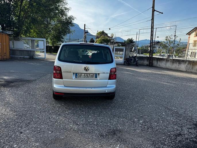 Volkswagen Touran 2.0 TDI DPF DSG Highline