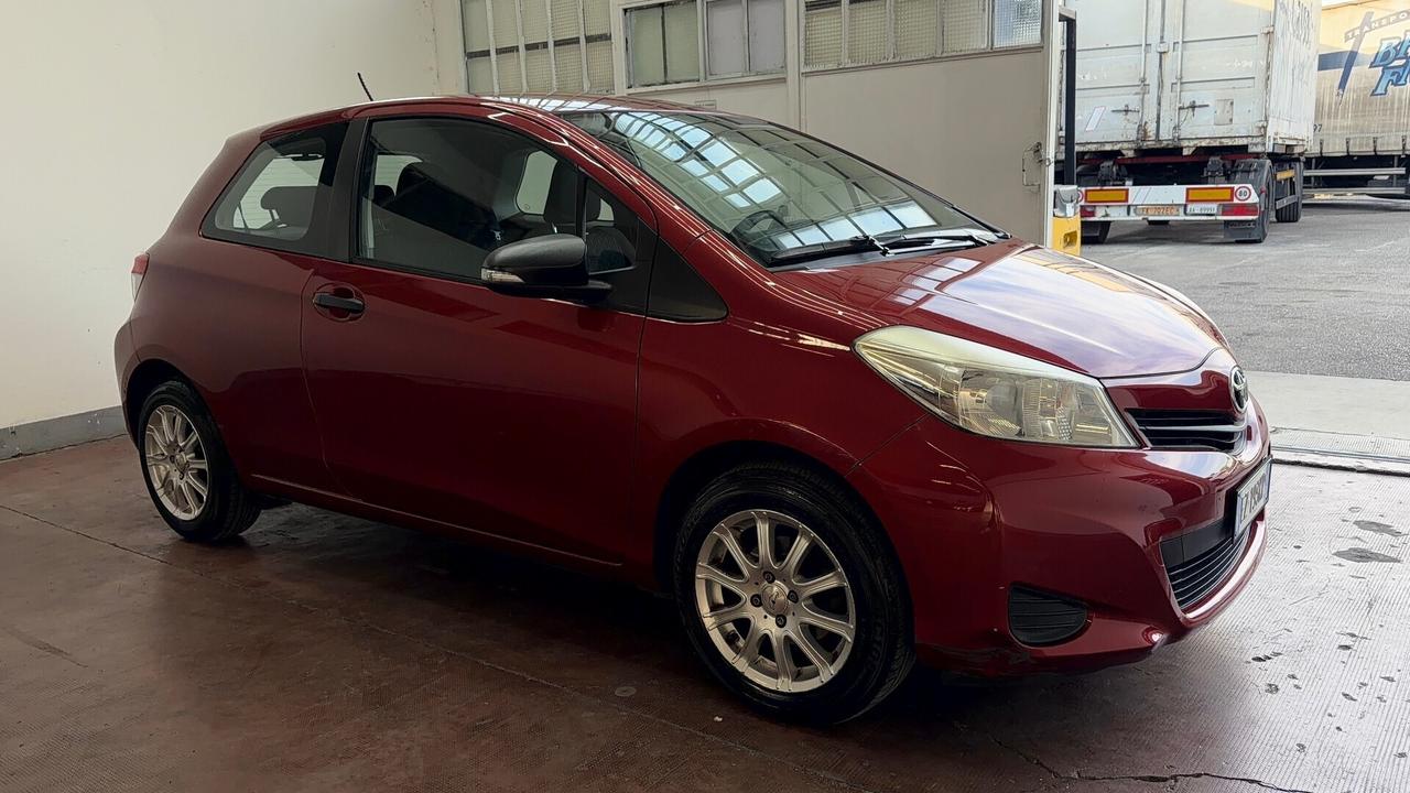 Toyota Yaris 1.0 3 porte Active neopatentati