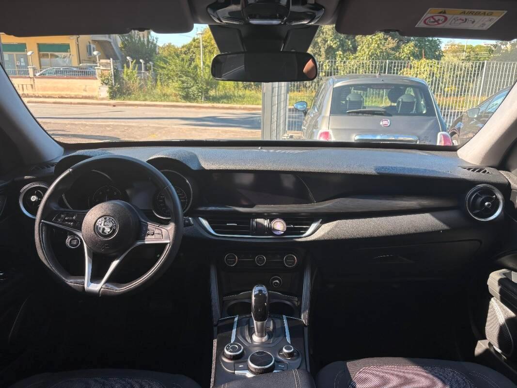 Alfa Romeo Stelvio 2.2 t Business Q4 180cv auto