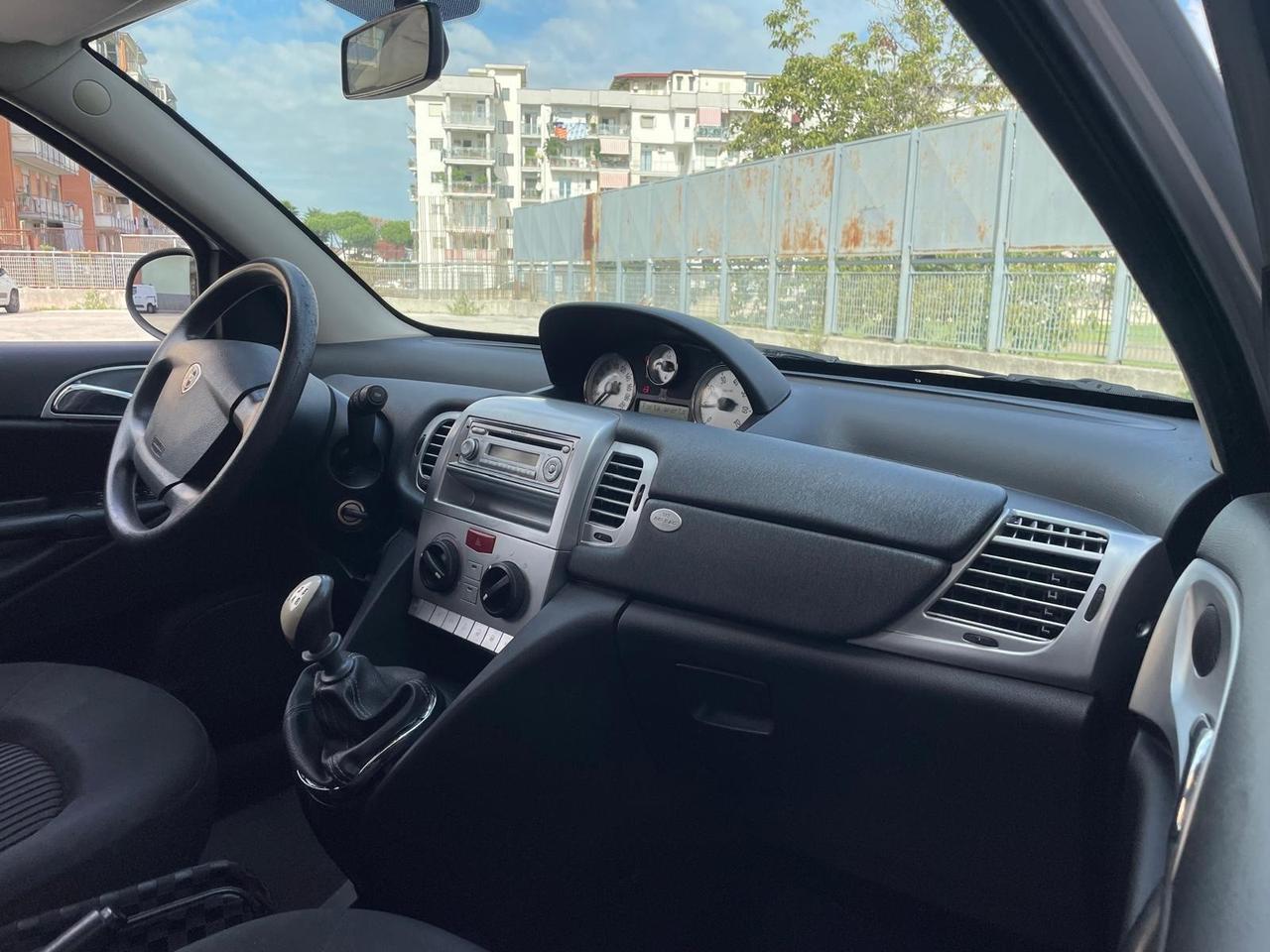 Lancia Ypsilon 1.2 69 CV Argento km 91000