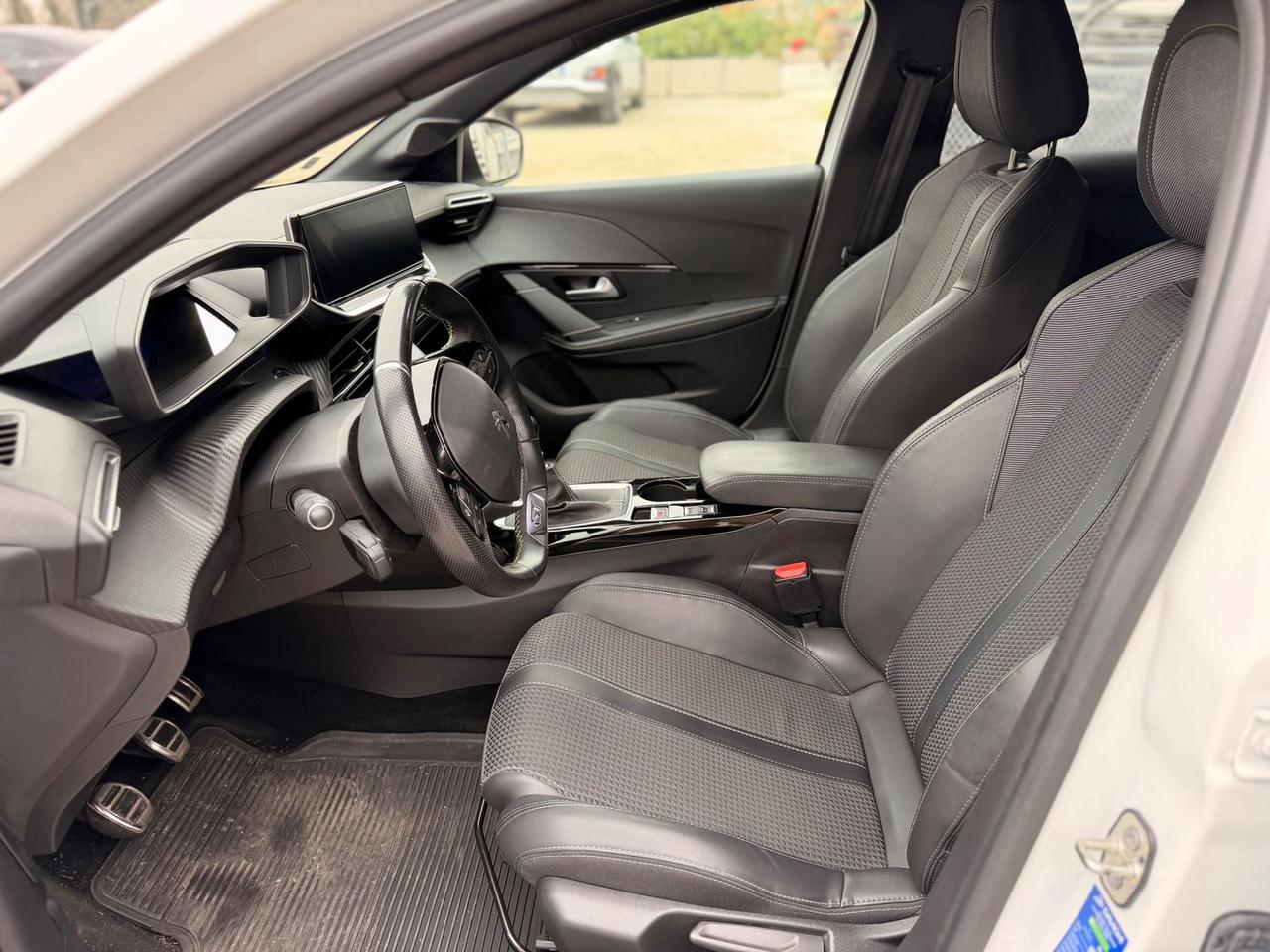 Peugeot 208 GT 1.2 PureTech 100 #8668