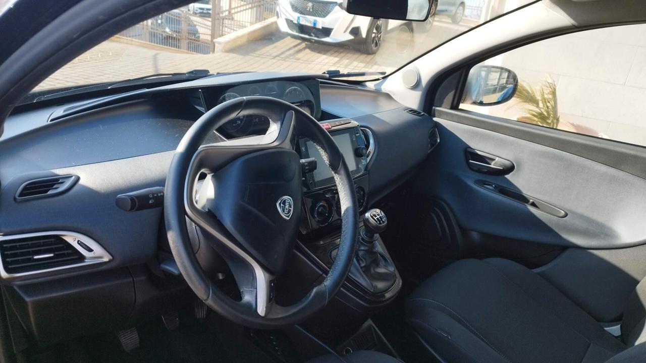 Lancia Ypsilon 1.0 FireFly 5 porte S&S Hybrid Ecochic Gold