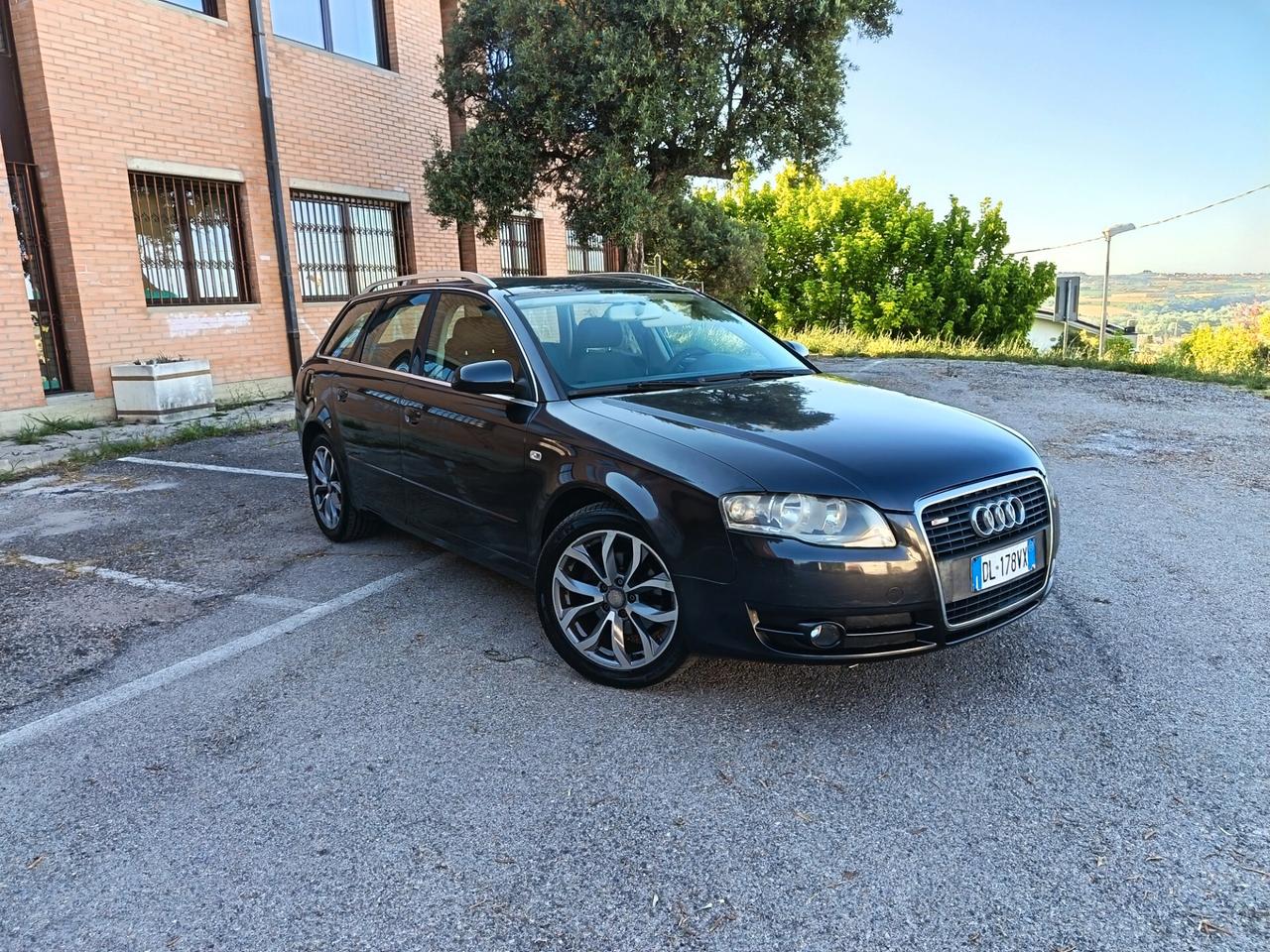 Audi A4 2.0 TDI AUTOMATICA NEOPATENT DISTRIBUZIONE APPENA FATTA