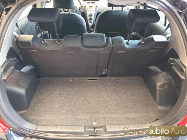 TOYOTA Yaris 1.0 5 porte