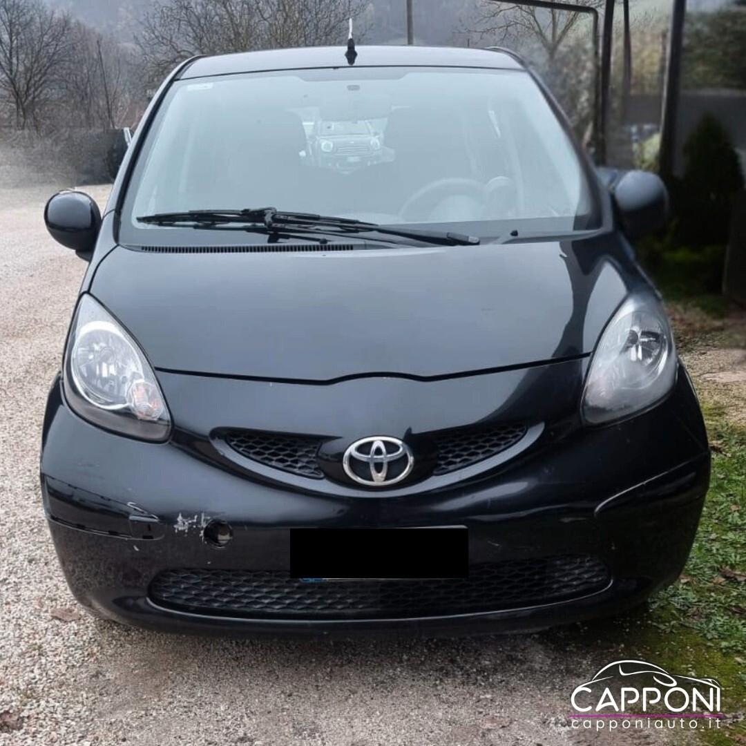 Toyota Aygo 1.0 5 porte - OK NEOPATENTATI