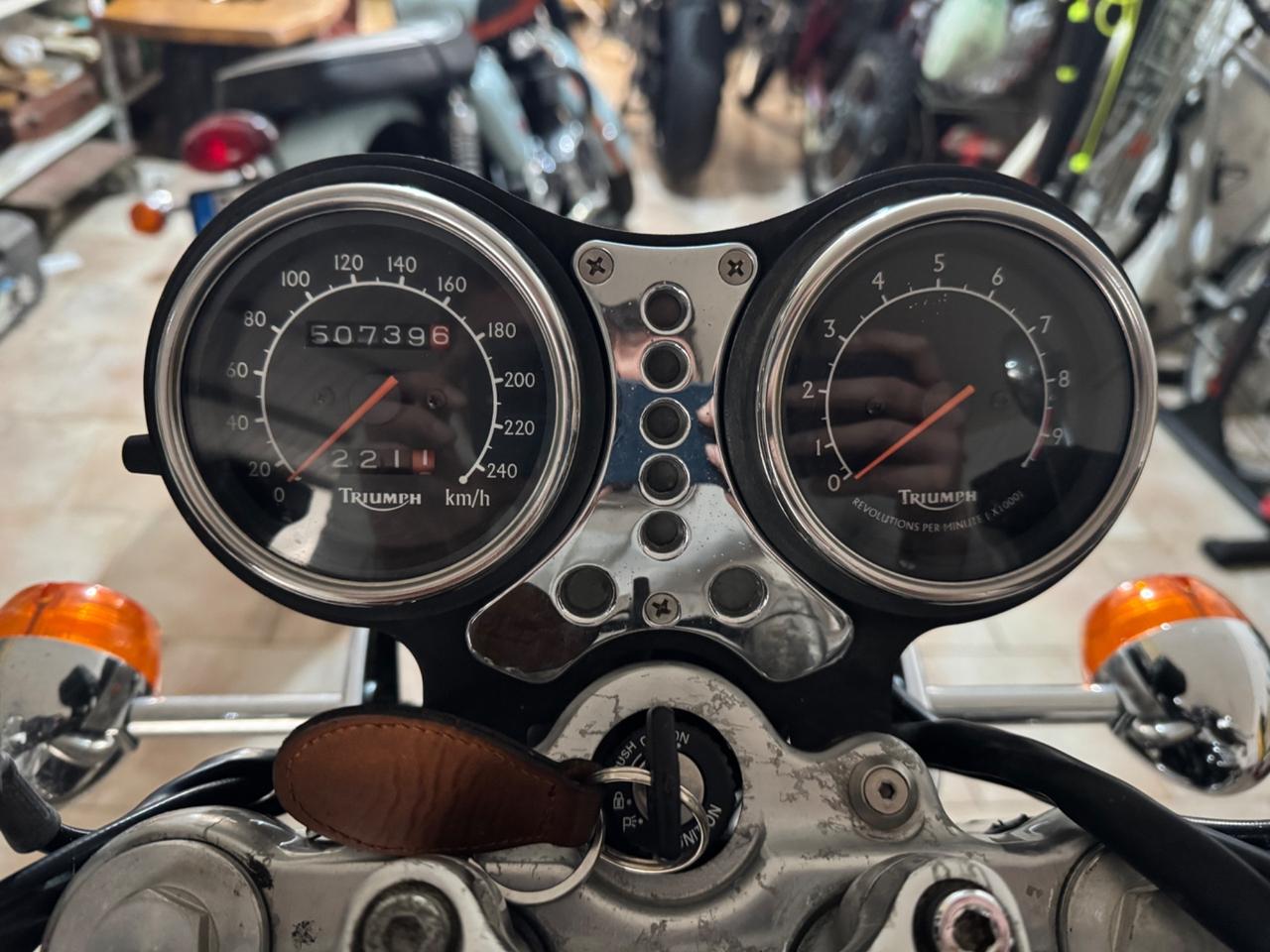 Triumph Thunderbird 900