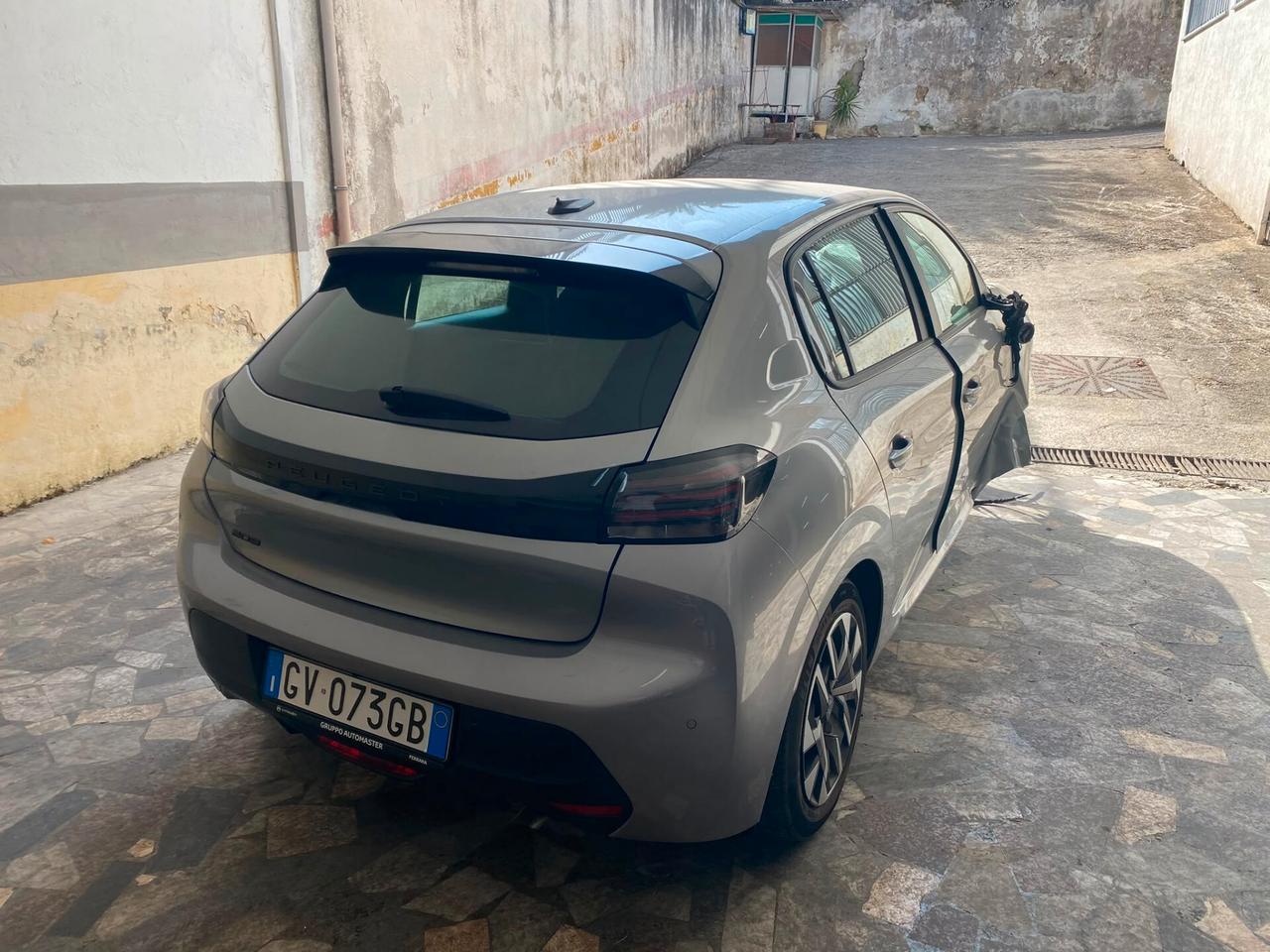 Peugeot 208 1.2cc benzina(PRIVATO)-2024