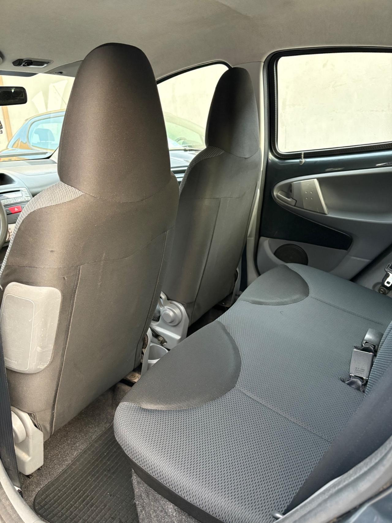 Toyota Aygo 1.0 benz. 5 porte splendide condizioni