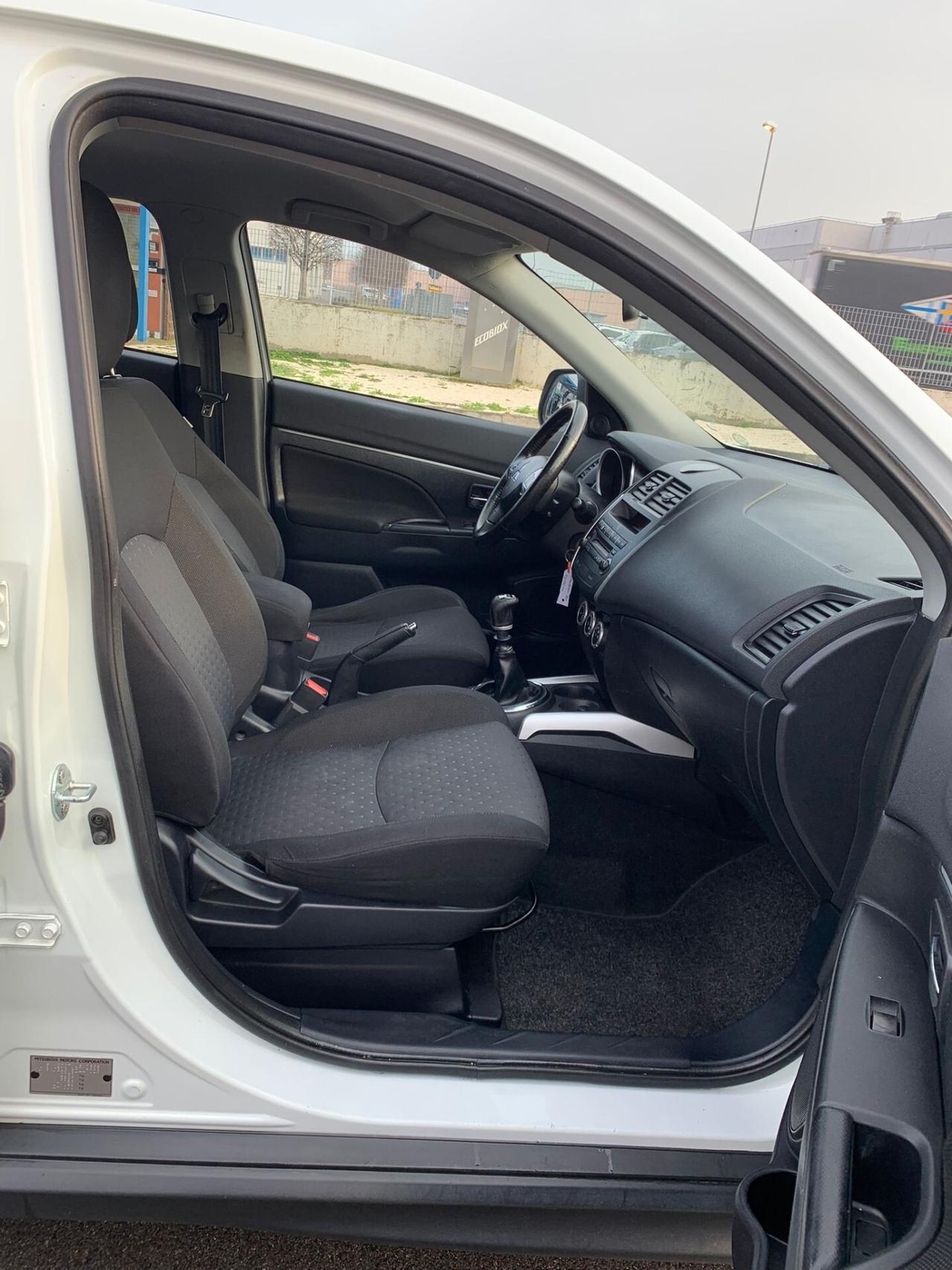 Mitsubishi Outlander 2.2 DI-D TC-SST Intense DPF