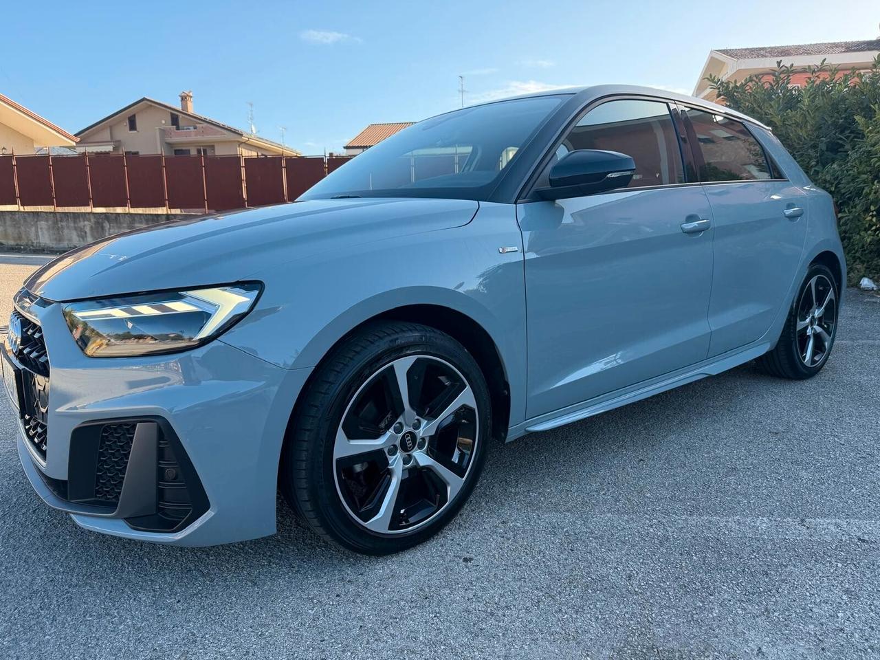 AUDI A1/SPB 30 TFSI/S LINE/ CERCHI 17/ B COLORE/XENO LED/TEL POST/VOL SPORTIVO/VETRI PRIVACY!!