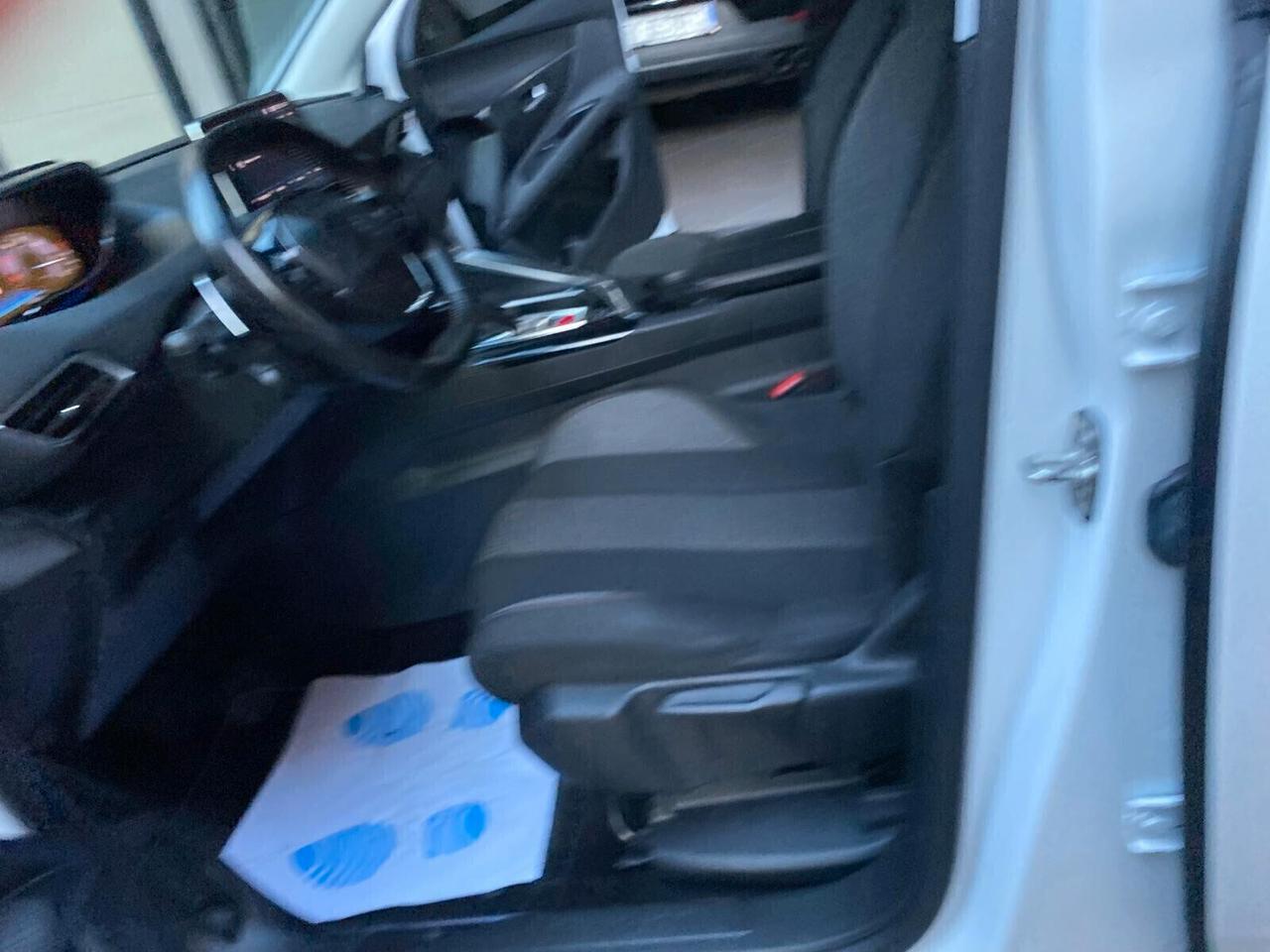 Peugeot 3008 BlueHDi 130 S&S EAT8 Active