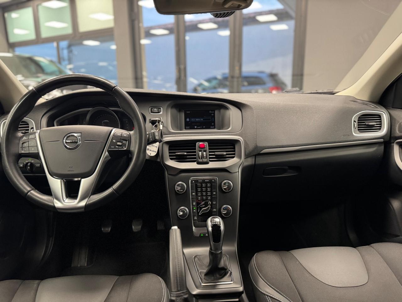 Volvo V40 D2 R-design
