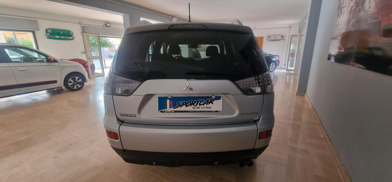 Mitsubishi Outlander 2.2 DI-D Instyle 7 p.ti DPF