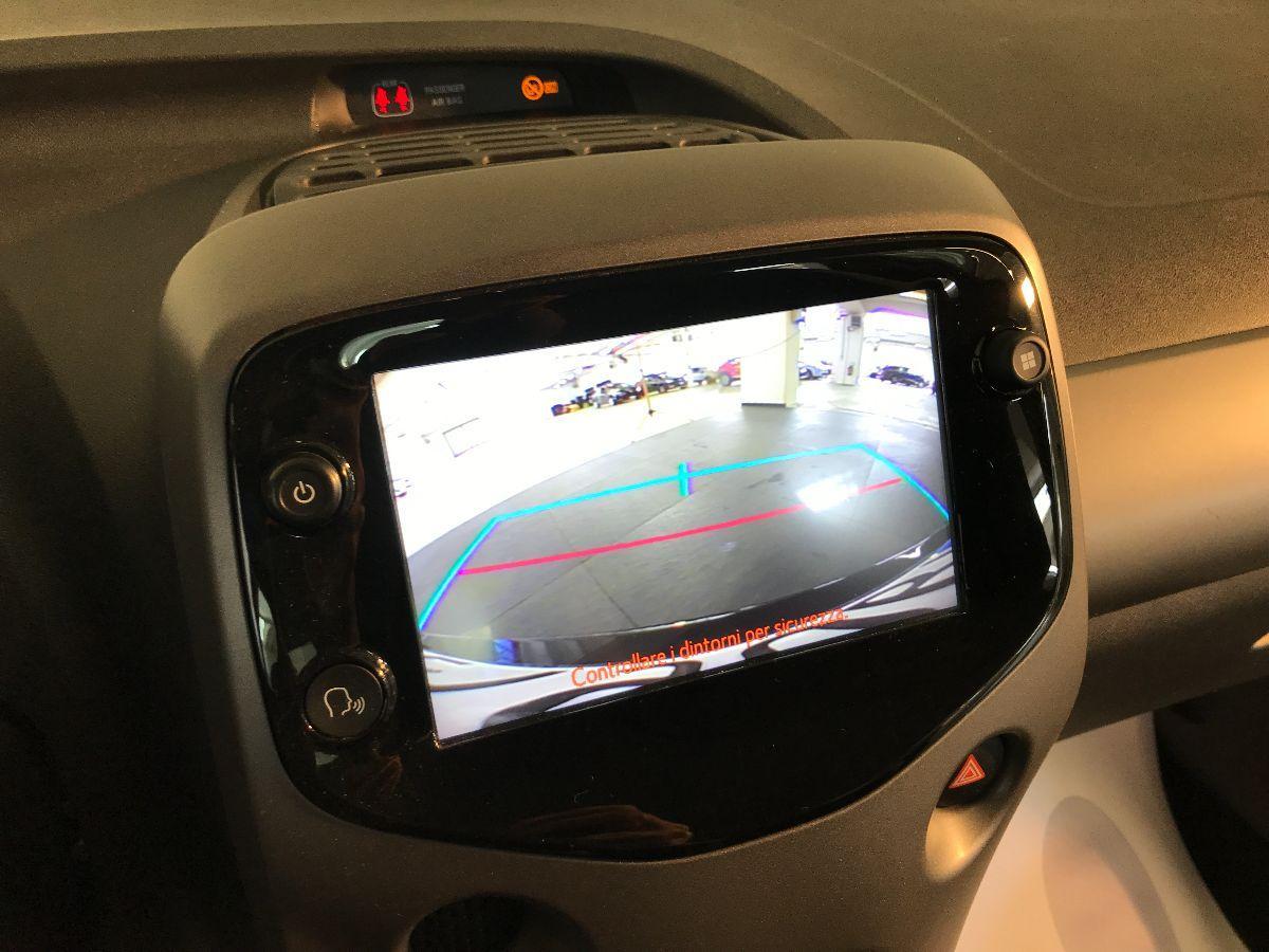 TOYOTA Aygo Connect 1.0 VVT-i 72 CV 5p. x-play