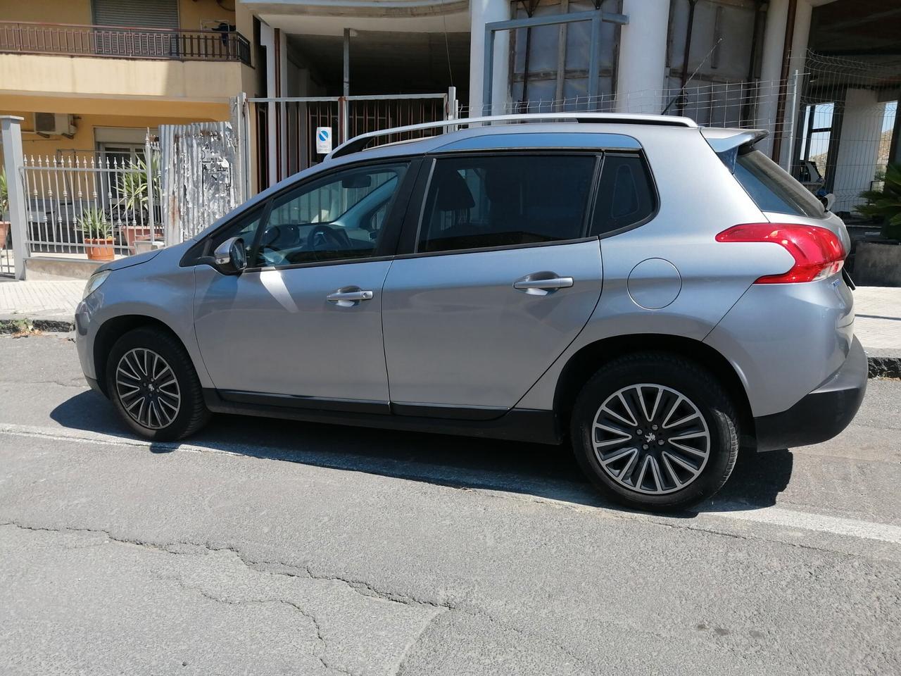 Peugeot 2008 BlueHDi 100 Allure