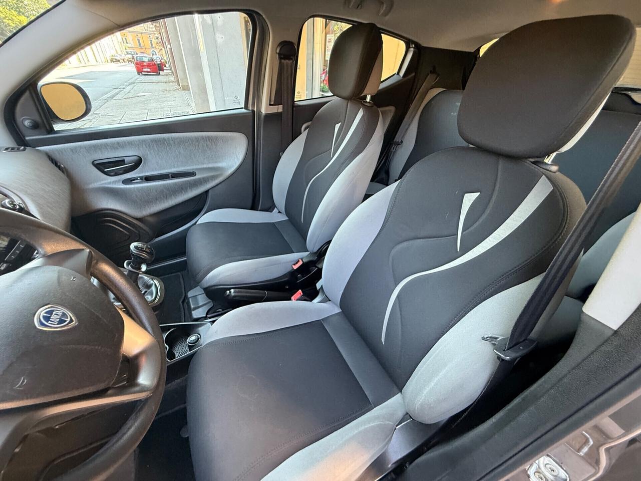 Lancia Ypsilon 2013 - 1.2 bz. 69 CV 5 porte Silver