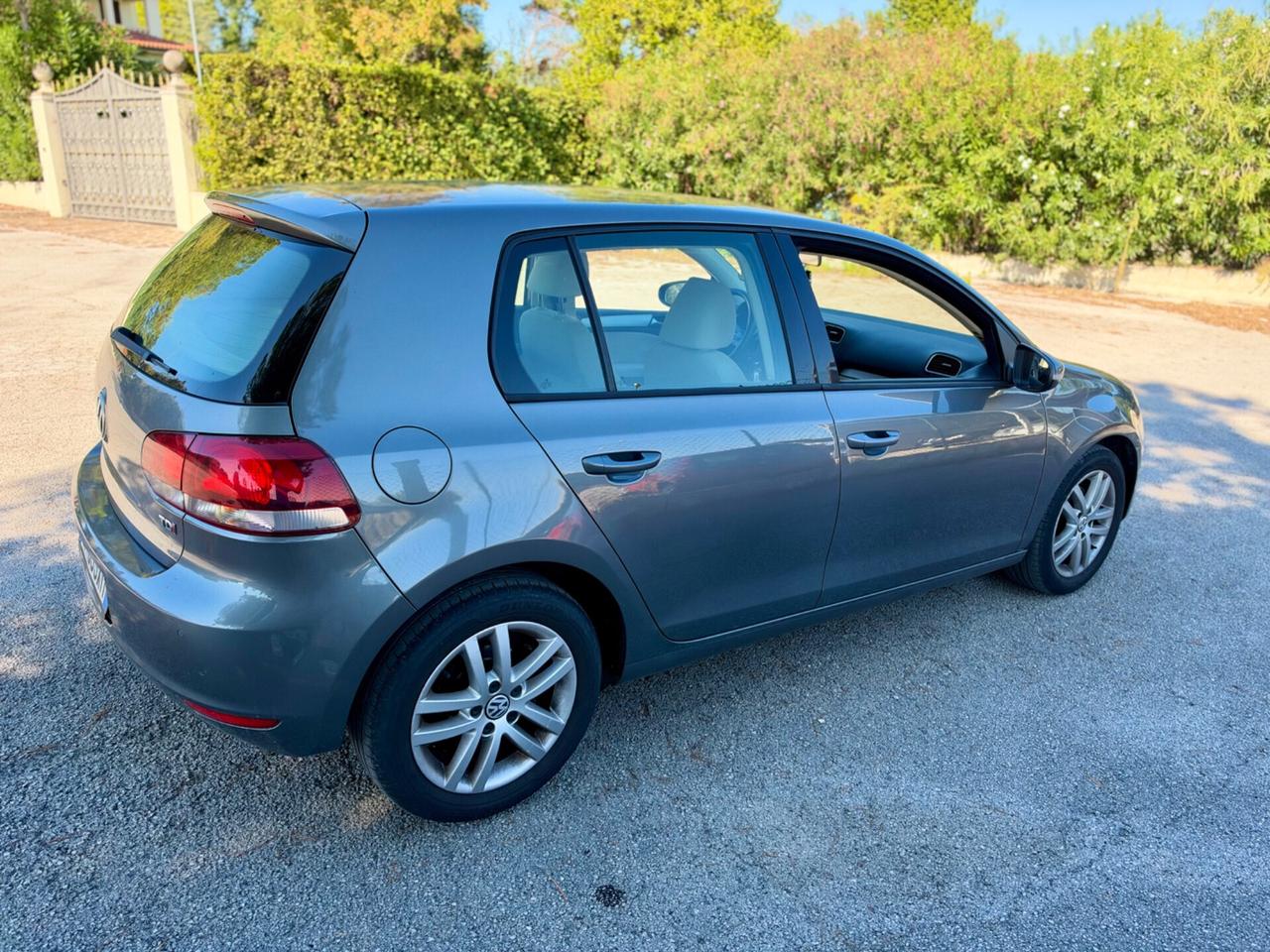 Volkswagen Golf 1.6 TDi cambio automatico DSG
